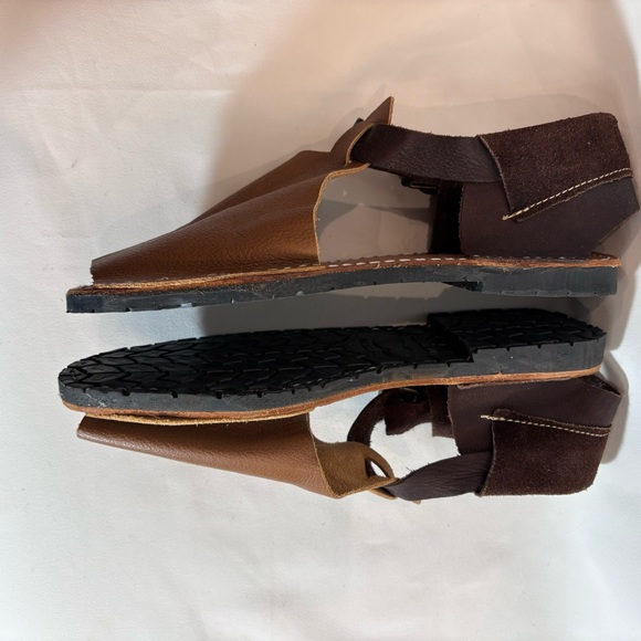 Handcrafted Brown Leather Women’s Sandals - Picture 5 of 10